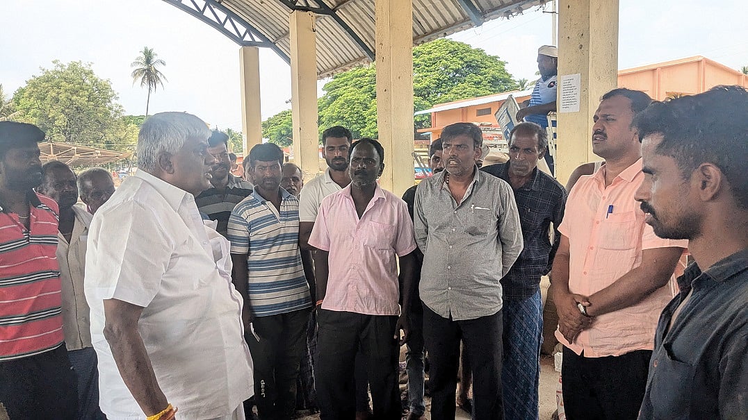 ಅಧಿಕಾರಿಗೆ ರೇವಣ್ಣ ತರಾಟೆ; ಎಫ್‌ಐಆರ್ ದಾಖಲಿಸುವ ಎಚ್ಚರಿಕೆ