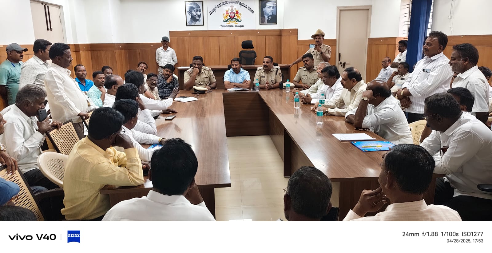 ಗೌರಿಬಿದನೂರು ನಗರದ ಪ್ರಜಾ ಸೌಧದಲ್ಲಿ ಶಾಂತಿಸಭೆ ನಡೆಯಿತು
