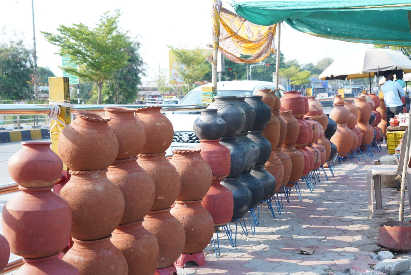 ಯಾದಗಿರಿ ಹಾಗೂ ಕಲಬುರ್ಗಿಯ ಮಣ್ಣಿನ ಮಡಿಕೆಗಳು