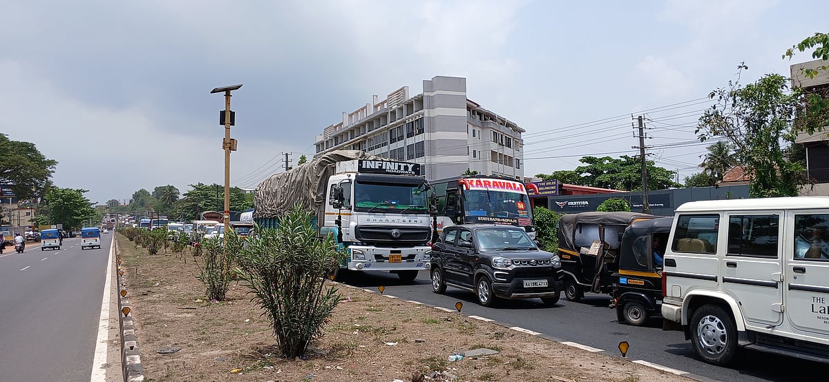 ಮಂಗಳೂರು | ಮಳೆ ನೀರು ಹರಿವಿಗೆ ಇಲ್ಲ ಸಮರ್ಪಕ ವ್ಯವಸ್ಥೆ: ನಿವಾಸಿಗಳ ಸಂಕಷ್ಟ
