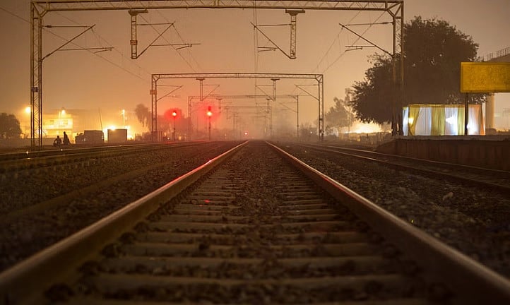 ಮುಂಬೈ | ರೈಲ್ವೆ ಹಳಿ ಮೇಲೆ ಮರದ ಪೆಟ್ಟಿಗೆಗಳು ಪತ್ತೆ: ವಿಧ್ವಂಸಕ ಕೃತ್ಯ ಶಂಕೆ