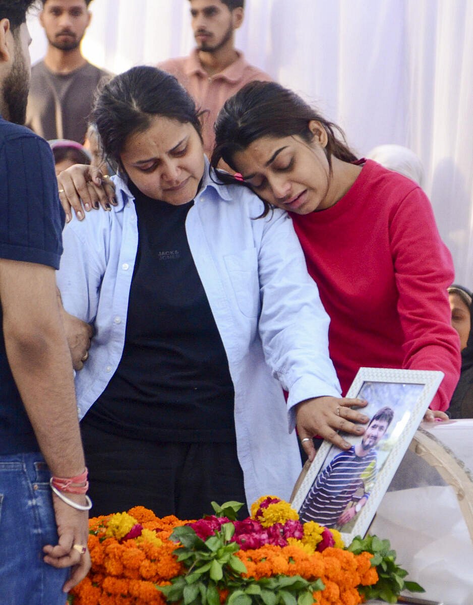 ಹಣ ಅಥವಾ ಉದ್ಯೋಗ ಬೇಕಾಗಿಲ್ಲ, ಪತಿಗೆ ಹುತಾತ್ಮ ಸ್ಥಾನಮಾನ ನೀಡಬೇಕು: ಶುಭಂ ಪತ್ನಿ