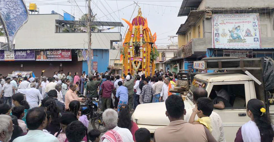 ಸಾಲಿಗ್ರಾಮ ಪಟ್ಟಣದ ಯೋಗನರಸಿಂಹಸ್ವಾಮಿ ಬ್ರಹ್ಮರಥೋತ್ಸವ ಸಾವಿರಾರು ಭಕ್ತರ ಜಯ ಘೋಷಣೆಯೊಂದಿಗೆ ಅದ್ದೂರಿಯಾಗಿ ನಡೆಯಿತು