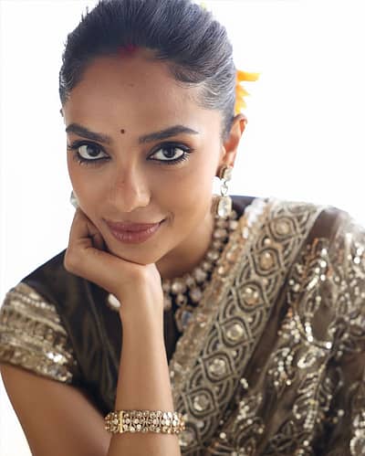 ಸಿಂಪಲ್‌ ಮೇಕಪ್‌ನಲ್ಲಿ  ಶೋಭಿತಾ ಧೂಲಿಪಾಲ