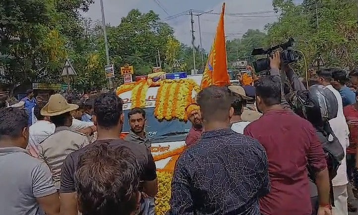 ಸುಹಾಸ್ ಶೆಟ್ಟಿ ಪಾರ್ಥಿವ ಶರೀರಕ್ಕೆ ಹಿಂದು ಪರ ಸಂಘಟನೆಗಳ ಕಾರ್ಯಕರ್ತರಿಂದ ಗೌರವ 