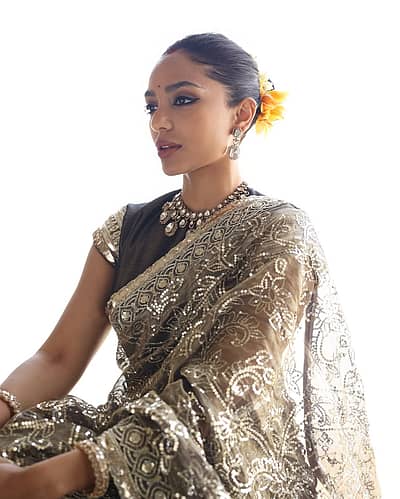 ಆಲಿವ್‌ ಗ್ರೀನ್‌ ಟಿಶ್ಯೂ ಸೀರೆಯಲ್ಲಿ ಶೋಭಿತಾ