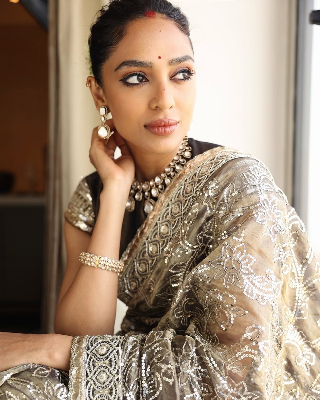 ಕುಂದನ್‌ ಆಭರಣ ತೊಟ್ಟ ಶೋಭಿತಾ ಅಂದವಾಗಿ ಕಾಣುತ್ತಿದ್ದರು