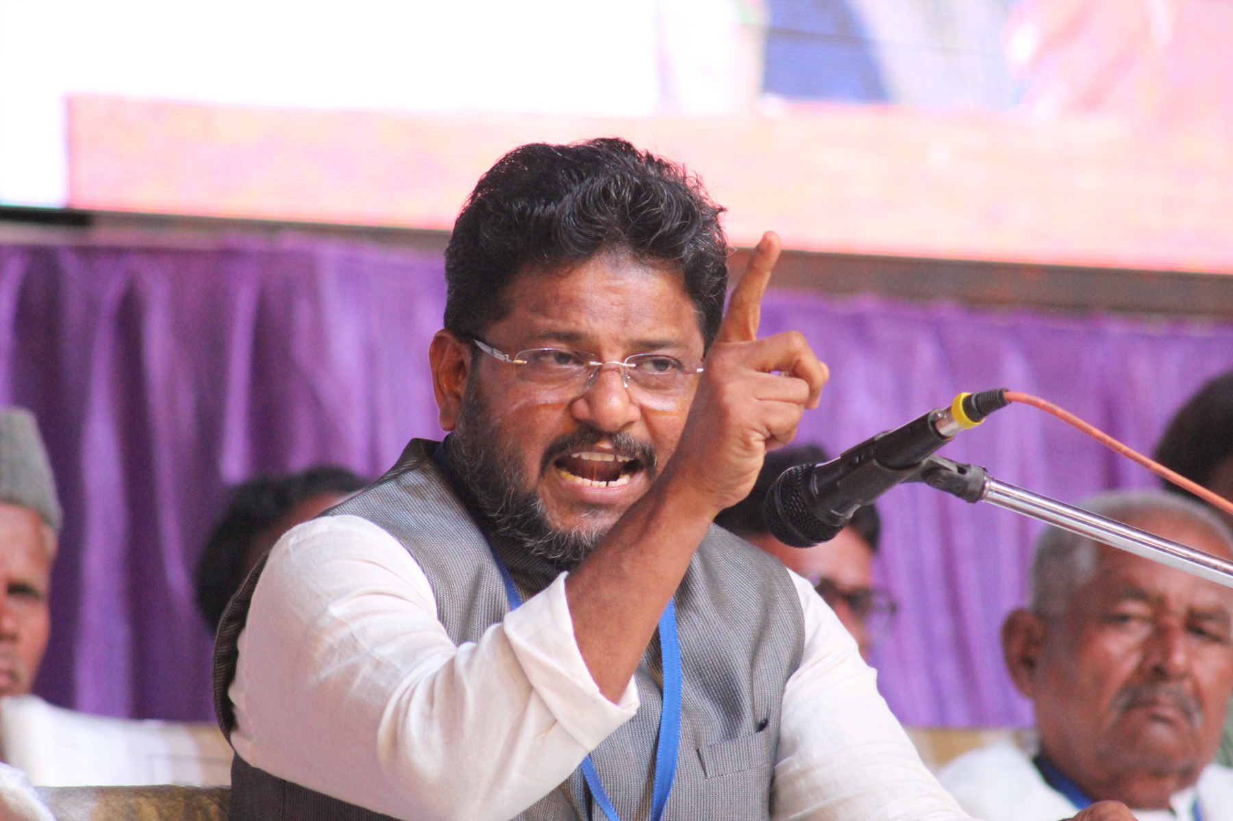 ಸಿಂಧನೂರಿನ ಆರ್‍ಜಿಎಂ ಶಾಲಾ ಮೈದಾನದಲ್ಲಿ ಶುಕ್ರವಾರ ಸಂಜೆ ಜಮಾಅತೆ ಇಸ್ಲಾಮಿ ಹಿಂದ್ ತಾಲ್ಲೂಕು ಘಟಕದಿಂದ ಹಮ್ಮಿಕೊಂಡಿದ್ದ ಮೂರು ದಿನಗಳ ಸಾರ್ವಜನಿಕ ಕುರ್‌ಆನ್ ಪ್ರವಚನ ಕಾರ್ಯಕ್ರಮದಲ್ಲಿ ಶಾಂತಿ ಪ್ರಕಾಶನದ ವ್ಯವಸ್ಥಾಪಕ ಮಹಮ್ಮದ್ ಕುಂಞ ಮಾತನಾಡಿದರು