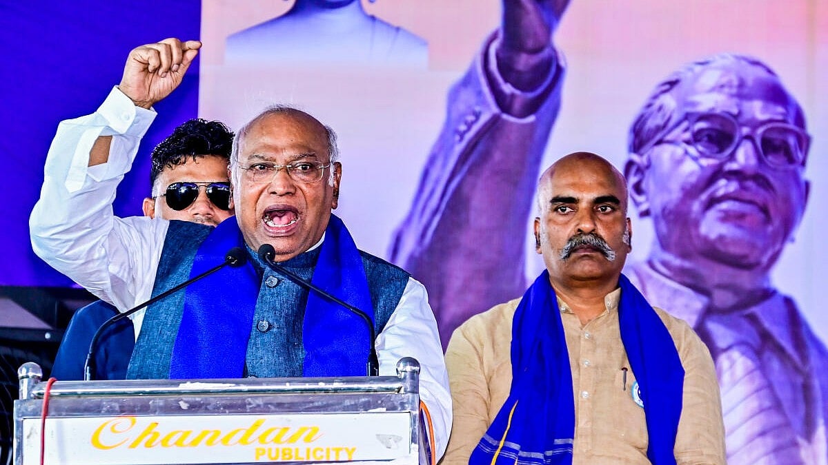 ಅಂಬೇಡ್ಕರ್ ಸೋಲಿಸಿದ್ದು ಡಾಂಗೆ, ಸಾವರ್ಕರ್: ಮಲ್ಲಿಕಾರ್ಜುನ ಖರ್ಗೆ