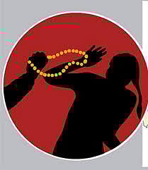 ಶ್ರೀರಂಗಪಟ್ಟಣ: ಡ್ರಾಪ್ ಕೊಡುವ ನೆಪದಲ್ಲಿ ಚಿನ್ನದ ಸರ ಅಪಹರಣ