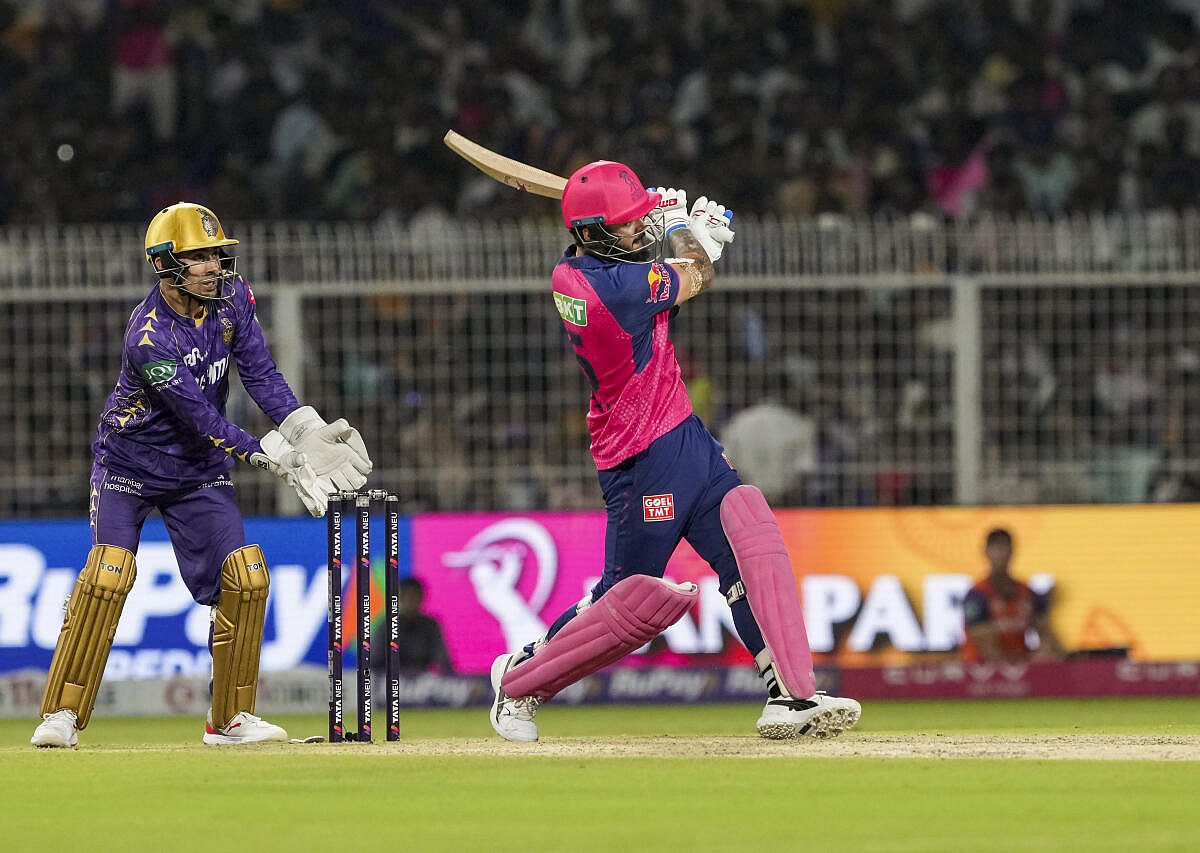 PHOTOS | 6,6,6,6,6,6: ಸತತ 6 ಸಿಕ್ಸರ್ ಸಿಡಿಸಿ ದಾಖಲೆ ಬರೆದ ರಿಯಾನ್