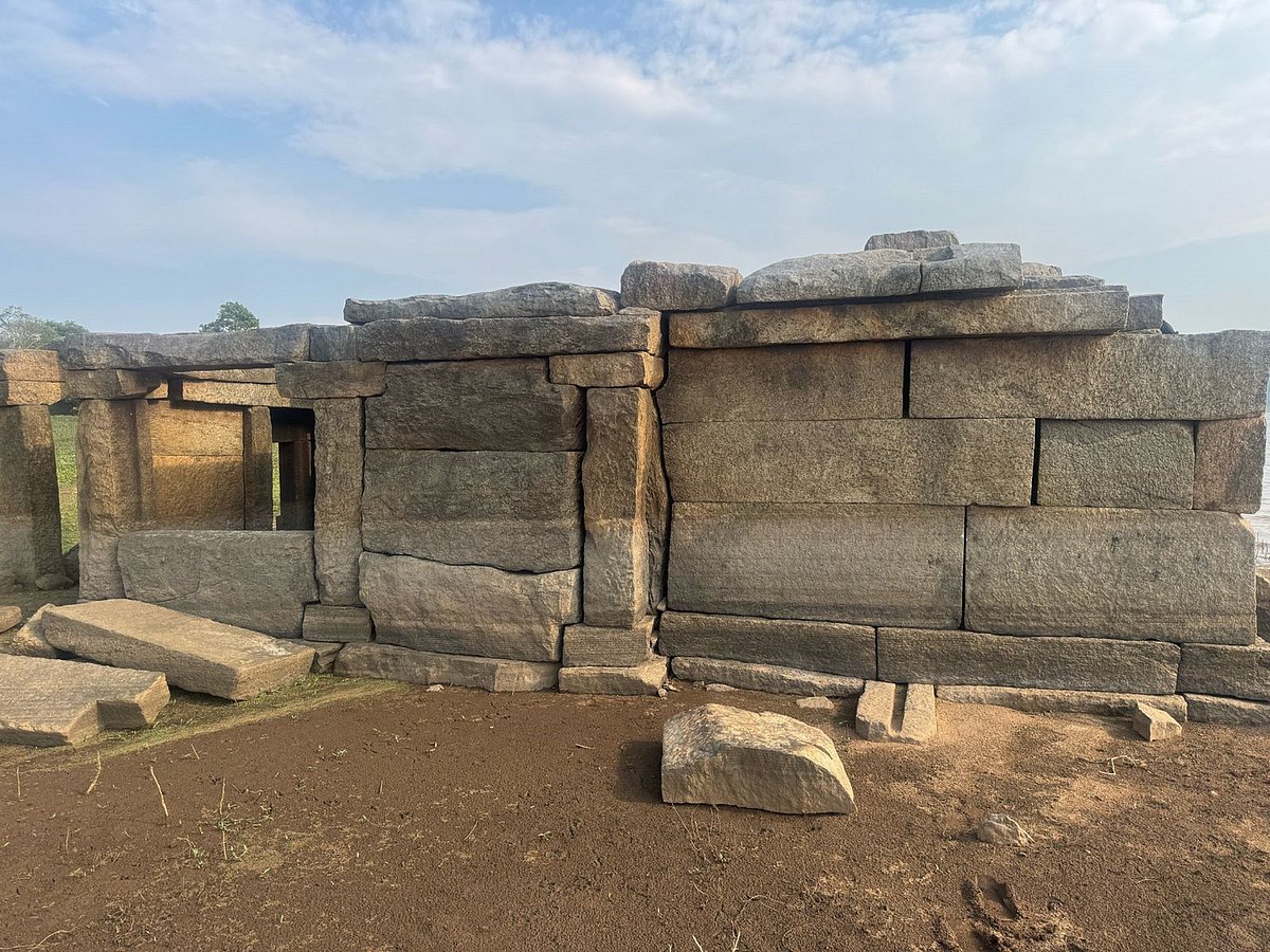 ಮಡಿಕೇರಿ: ಬೇಸಿಗೆಯಲ್ಲಿ ಕಾಣಸಿಗುತ್ತಿದೆ ಉಂಡೂರು ದೇವಸ್ಥಾನ!