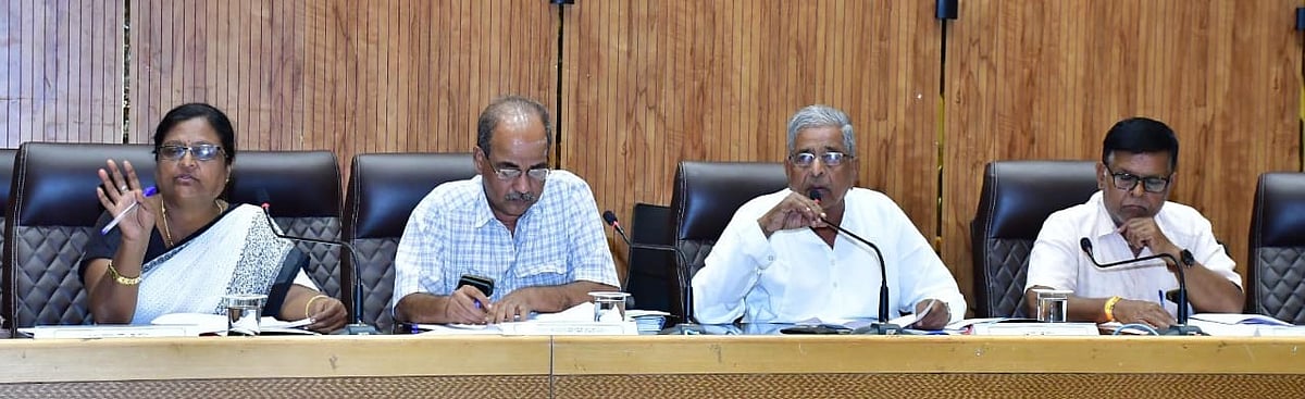 ಗ್ಯಾರಂಟಿ: ಬಾಕಿ ಅರ್ಜಿ ಶೀಘ್ರ ವಿಲೇವಾರಿ ಮಾಡಿ