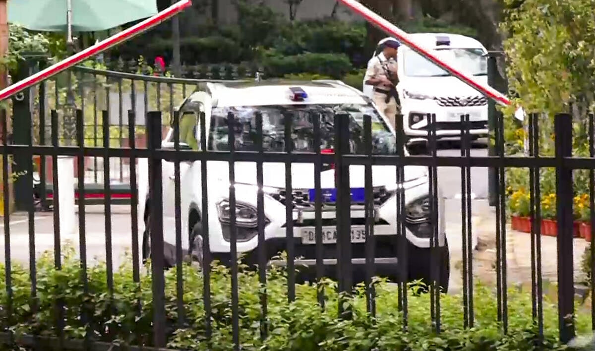 Pahalgam Attack | ಪ್ರಧಾನಿ ಮೋದಿ ಭೇಟಿಯಾದ ರಕ್ಷಣಾ ಕಾರ್ಯದರ್ಶಿ, ಚರ್ಚೆ