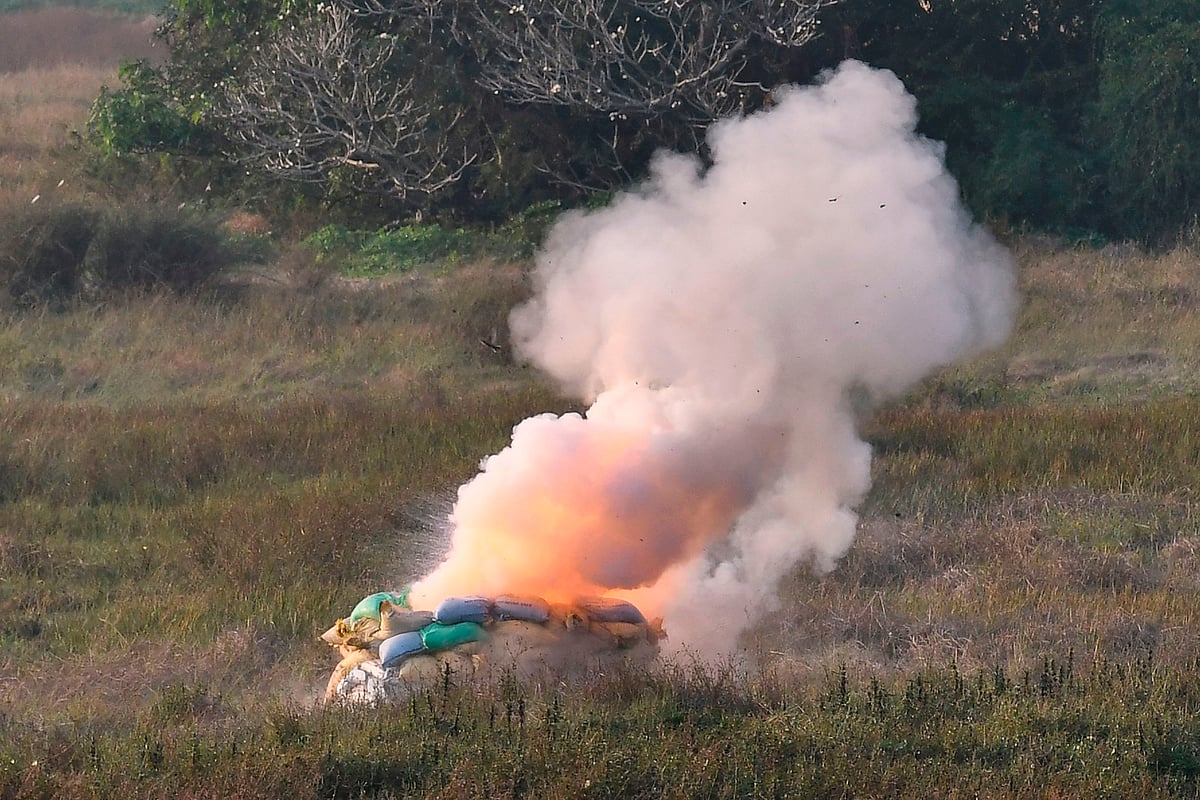 ಜಮ್ಮು ಮತ್ತು ಕಾಶ್ಮೀರ | ಉಗ್ರರ ಅಡಗುತಾಣ ಪತ್ತೆ: ಕಚ್ಚಾಬಾಂಬ್, ವೈರ್‌ಲೆಸ್‌ ವಶ