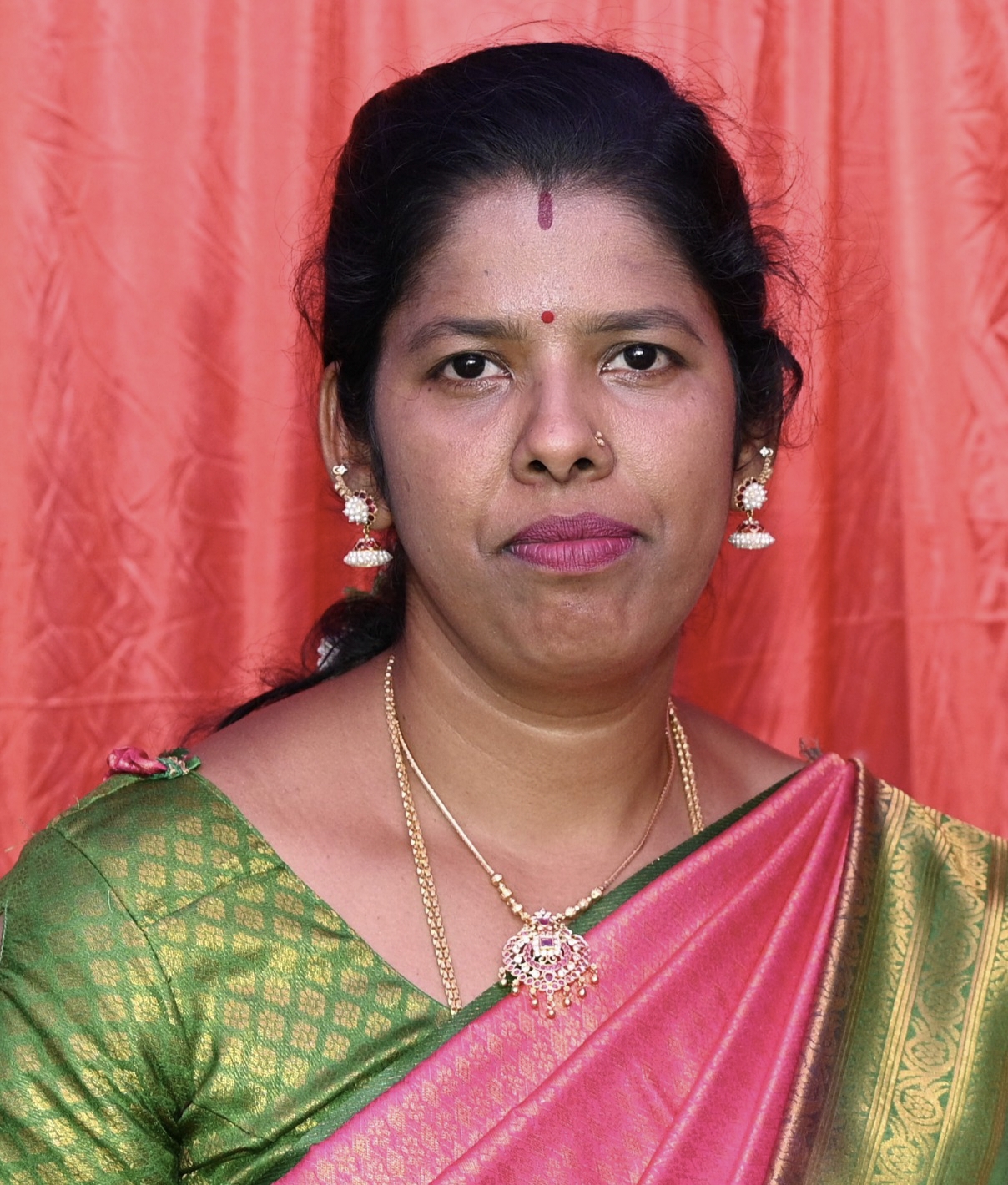ಸರ ಕಳೆದುಕೊಂಡ ಮಹಿಳೆ.
