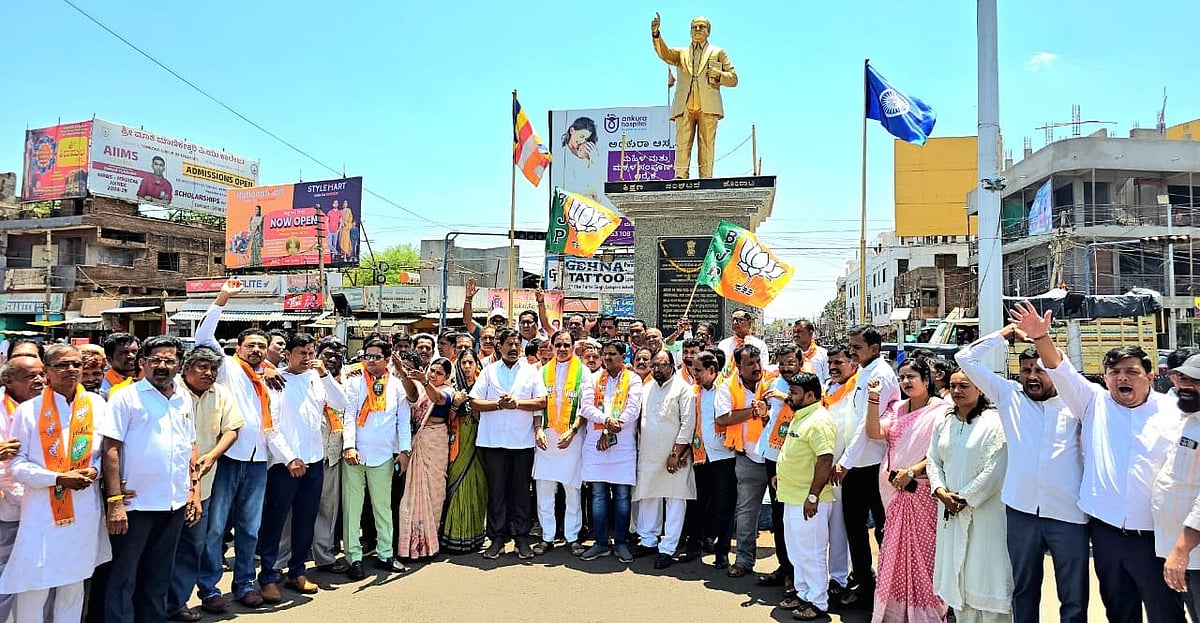 ಉಗ್ರರ ಮೇಲೆ ದಾಳಿ; ಬಿಜೆಪಿ, ಎಬಿವಿಪಿ ವಿಜಯೋತ್ಸವ