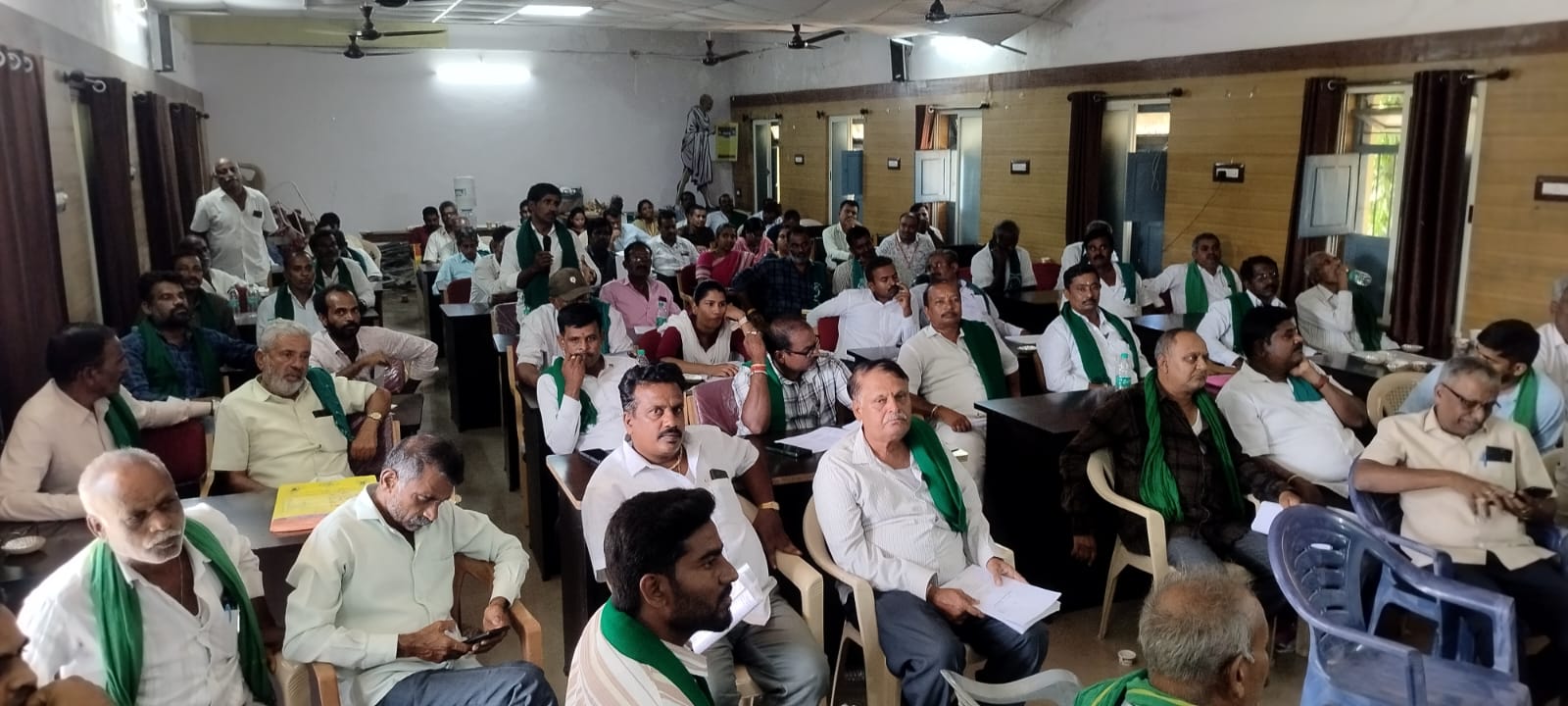 ಕುಂದು ಕೊರತೆ ಸಭೆಯಲ್ಲಿ ಭಾಗವಹಿಸಿದ್ದ ರೈತರು