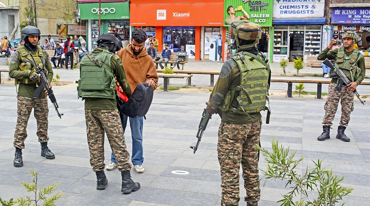 ಜಮ್ಮು ಮತ್ತು ಕಾಶ್ಮೀರದಲ್ಲಿ ಸ್ಫೋಟದ ಶಬ್ದ: ಮೊಳಗಿದ ಸೈರನ್‌, ವಿದ್ಯುತ್ ಸ್ಥಗಿತ