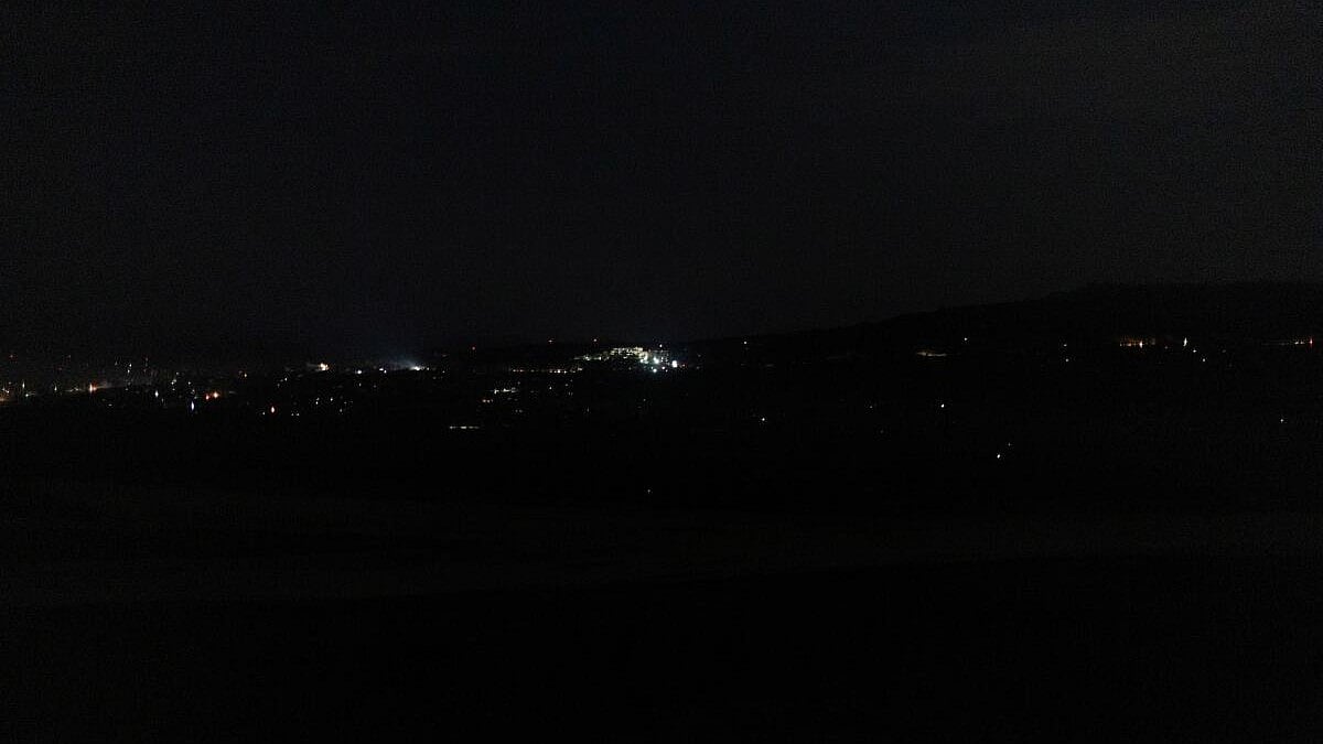 ಗಡಿ ರಾಜ್ಯಗಳಲ್ಲಿ ಬ್ಲಾಕ್‌ ಔಟ್‌: ಆತಂಕದಲ್ಲೇ ರಾತ್ರಿ ಕಳೆದ ಜನತೆ