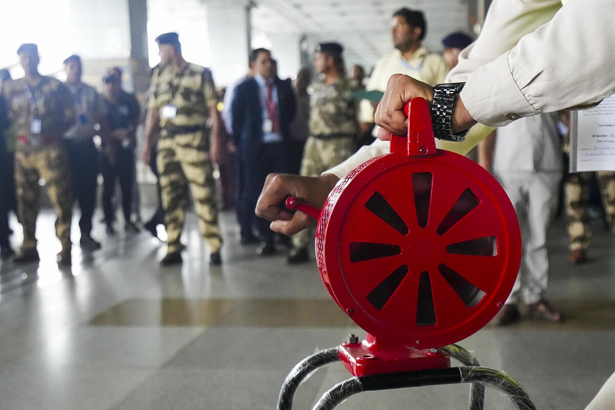 ಚಂಡೀಗಢದಲ್ಲಿ ಮೊಳಗಿದ ಸೈರನ್; ಮನೆಯಿಂದ ಹೊರಬರದಂತೆ ಜನರಿಗೆ ಸೂಚನೆ