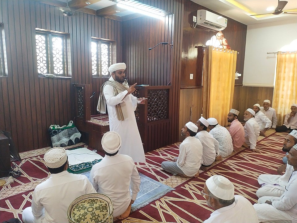 ‘ಶತ್ರು ರಾಷ್ಟ್ರ ಪಾಕಿಸ್ತಾನ ನಾಮಾವಶೇಷವಾಗಲಿ’:  ಮಸೀದಿಯಲ್ಲಿ ವಿಶೇಷ ಪ್ರಾರ್ಥನೆ