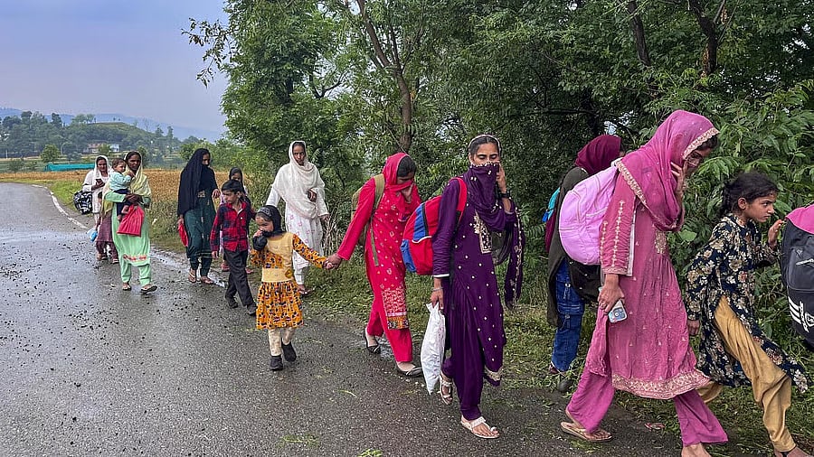 India Pakistan Tensions | ಪೂಂಚ್‌ನಲ್ಲಿ ಪಾಕ್‌ ಶೆಲ್ ದಾಳಿ: ವ್ಯಕ್ತಿ ಸಾವು  