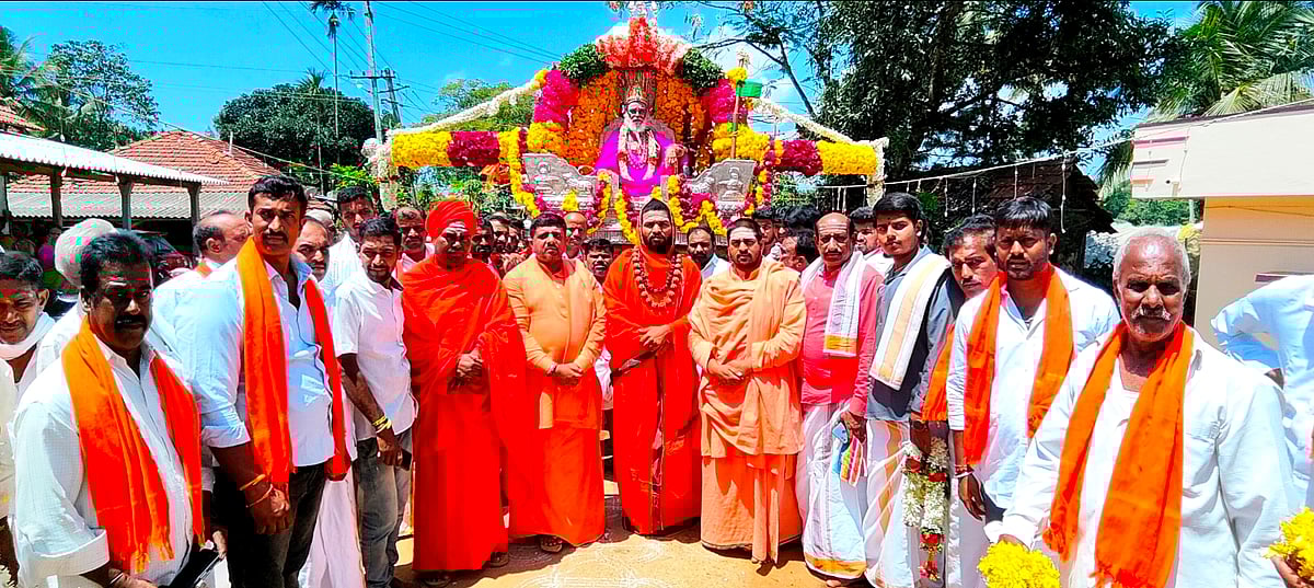 ಸಚ್ಚಾರಿತ್ರ್ಯದಿಂದ ಮನುಷ್ಯನ ಬದುಕು ಶ್ರೀಮಂತ: ರಂಭಾಪುರಿ ಶ್ರೀ