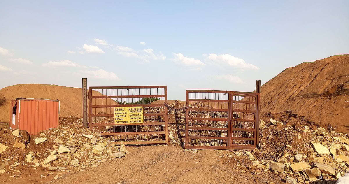 ಚಿತ್ತಾಪುರ: ಎರಡು ಲಕ್ಷ ಮೆಟ್ರಿಕ್ ಟನ್ ಮರಳು ಅನಧಿಕೃತ ಸಾಗಾಣಿಕೆ