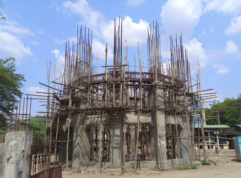 ಮುದಗಲ್ ಪಟ್ಟಣದಲ್ಲಿ ಕುಡಿಯುವ ನೀರಿನ ಟ್ಯಾಂಕ್ ನನೆಗುದಿಗೆ ಬಿದ್ದಿರುವುದು