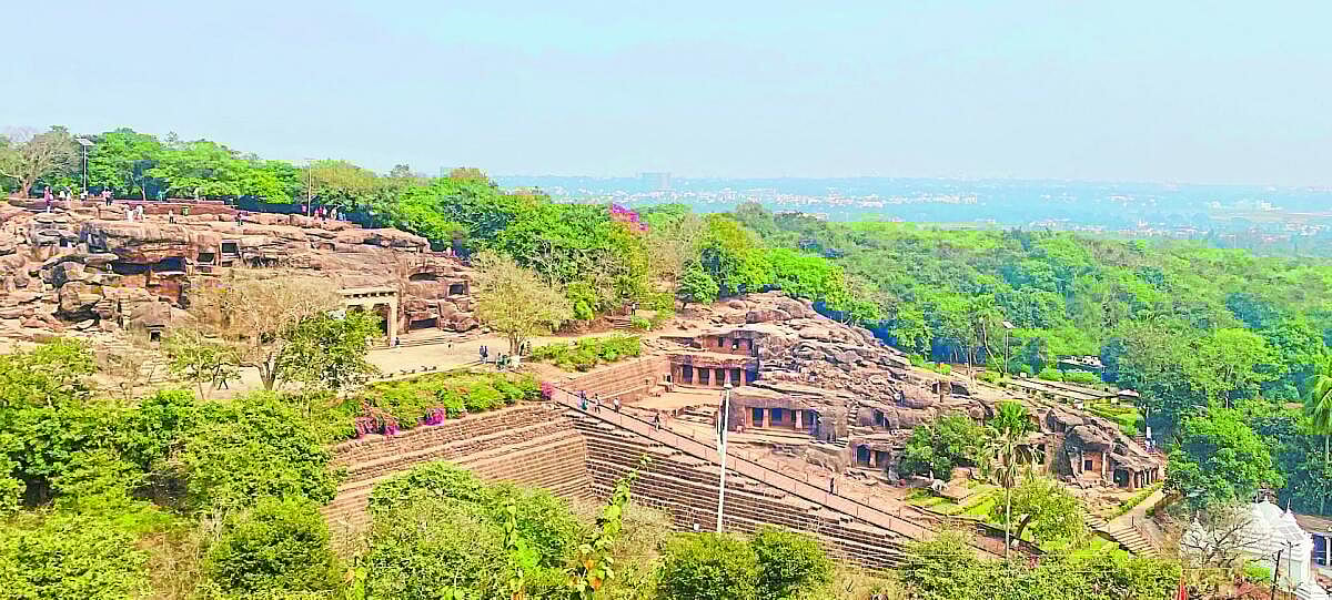 ಪ್ರವಾಸ ಕಥನ: ಉದಯಗಿರಿ, ಖಂಡಗಿರಿ ಗುಹೆಗಳ ಹೊಕ್ಕಾಗ...