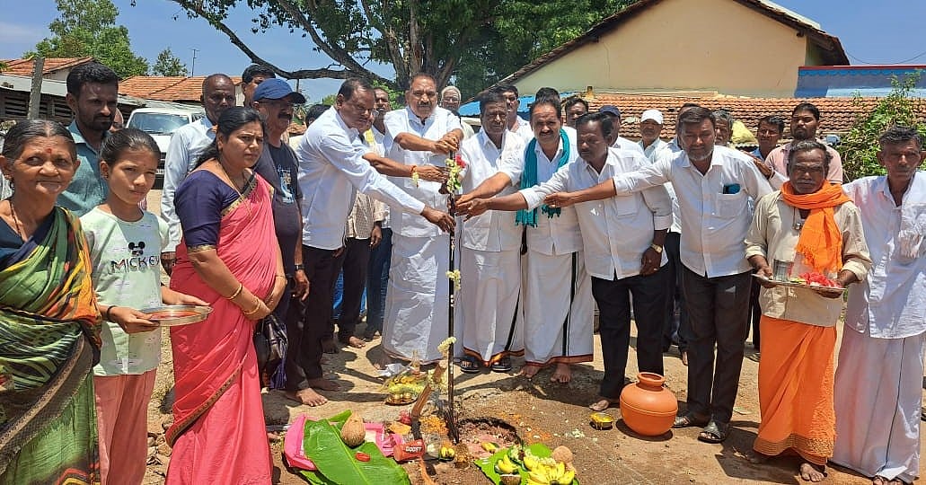 ಅರಸೀಕೆರೆ: ರಸ್ತೆ ಅಭಿವೃದ್ಧಿ ಕಾಮಗಾರಿಗೆ ಚಾಲನೆ