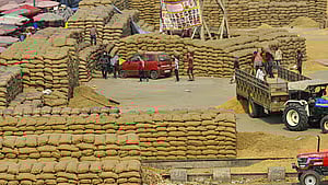 ಅಗತ್ಯ ವಸ್ತುಗಳ ಸರಬರಾಜಿನ ಬಗ್ಗೆ ಭಯ ಬೇಡ: ಕಣಿವೆ ರಾಜ್ಯದ ಜನರಿಗೆ ಸರ್ಕಾರದ ಅಭಯ