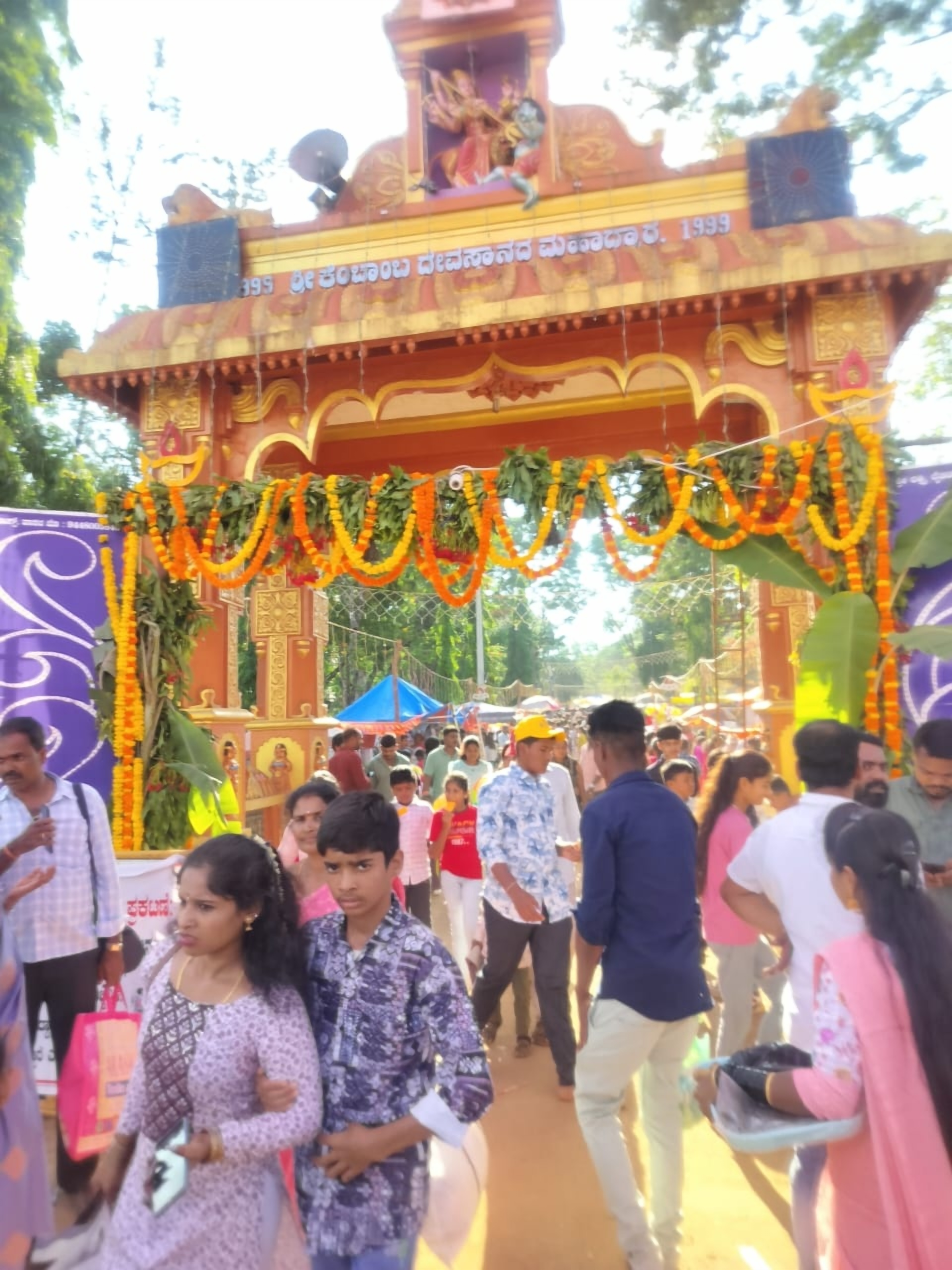 ಕೆಂಚಾಂಬಿಕೆ ದೇವಿ ಜಾತ್ರಾ ಮಹೋತ್ಸವಕ್ಕೆ ಅಪಾರ ಸಂಖ್ಯೆಯ ಭಕ್ತಾದಿಗಳು ಪಾಲ್ಗೊಂಡಿದ್ದರು