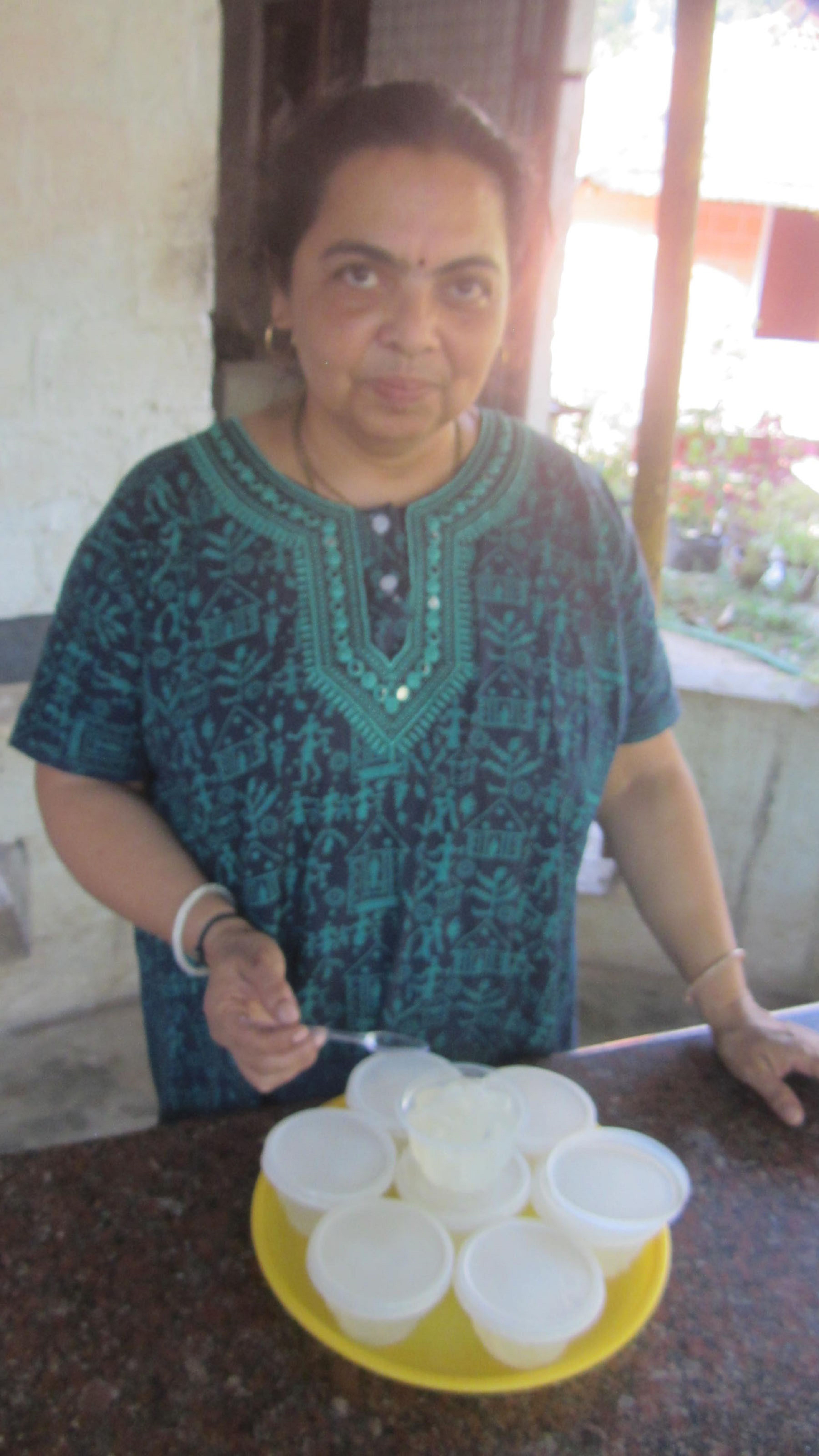 ಎಳನೀರು ಜೆಲ್ಲಿ ತಯಾರಿಸಿರುವ ವಸಂತ ಲಕ್ಷ್ಮಿ 