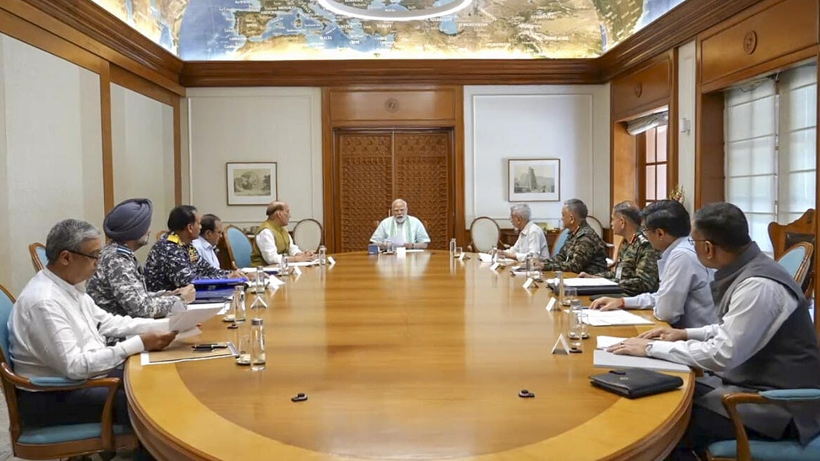 ಕದನ ವಿರಾಮ ಉಲ್ಲಂಘಿಸಿದ ಪಾಕ್ ಸೇನೆ: ಮೋದಿ ನೇತೃತ್ವದಲ್ಲಿ ಉನ್ನತ ಮಟ್ಟದ ಸಭೆ