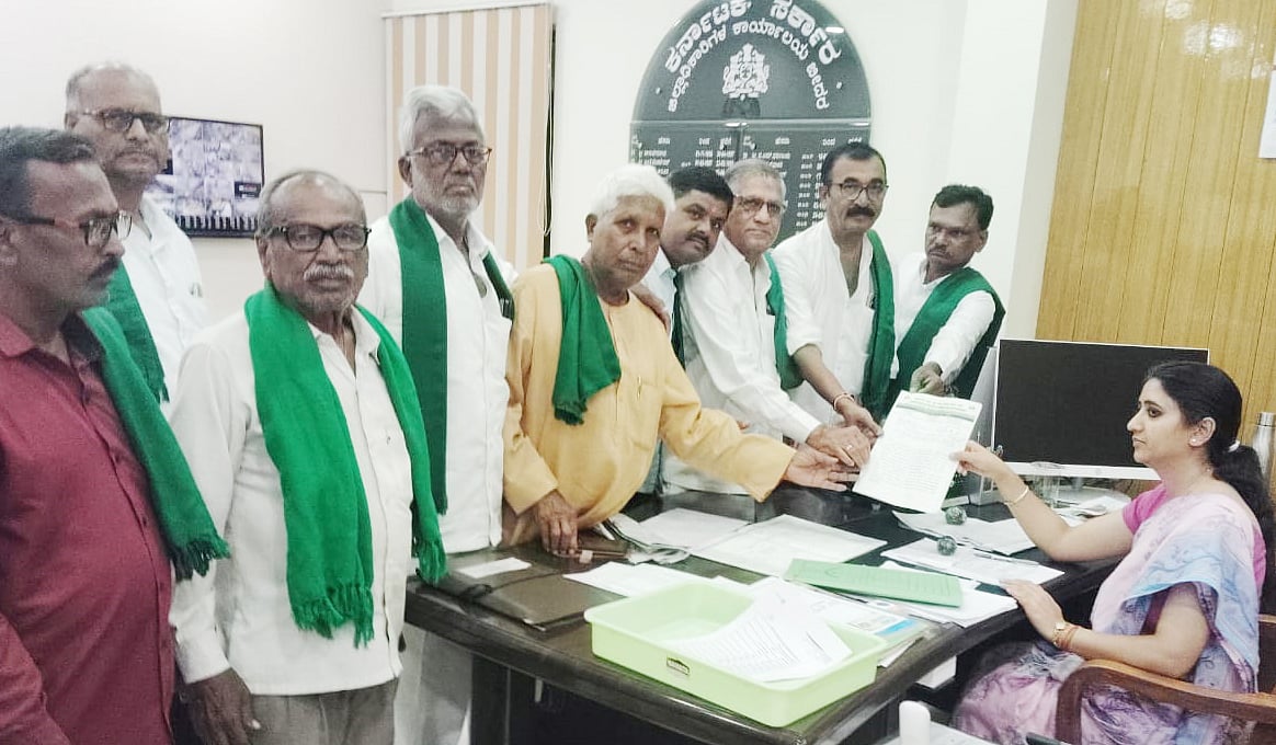 ಪ್ರತಿ ಟನ್‌ ಕಬ್ಬಿಗೆ ₹2,700 ಆಗ್ರಹ: ಮೇ ತಿಂಗಳ ಗಡುವು ಕೊಟ್ಟ ರೈತ ಸಂಘ

