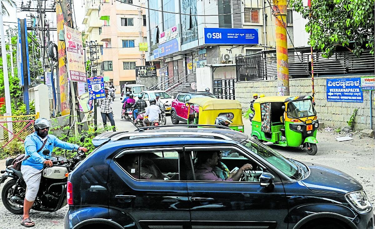 ಬೆಂಗಳೂರು | ಕಾಮಗಾರಿ ಆಮೆಗತಿ; ಸಂಚಾರ, ಜನಜೀವನ ದುಃಸ್ಥಿತಿ