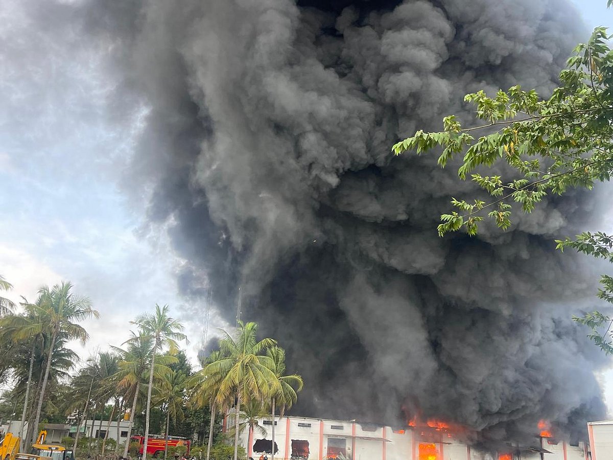 ಬೆಂಕಿ ಅವಘಡ: ಹೊತ್ತಿ ಉರಿದ ಆಯಿಲ್ ಗೋದಾಮು