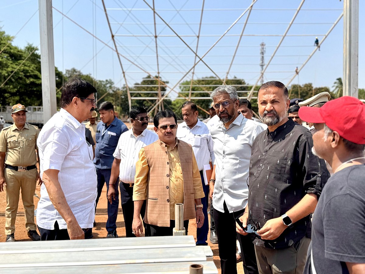 ಸಾಧನಾ ಸಮಾವೇಶಕ್ಕೆ ಭರದಿಂದ ಸಾಗಿದ ಕಾರ್ಯ: ಸಚಿವ ಜಮೀರ್ ಪರಿಶೀಲನೆ