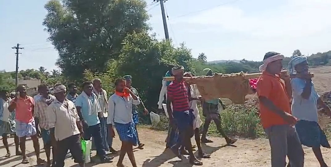 ಶವ ಸಂಸ್ಕಾರ: ಮಾನವೀಯತೆ ಮೆರೆದ ಗ್ರಾಮಸ್ಥರು