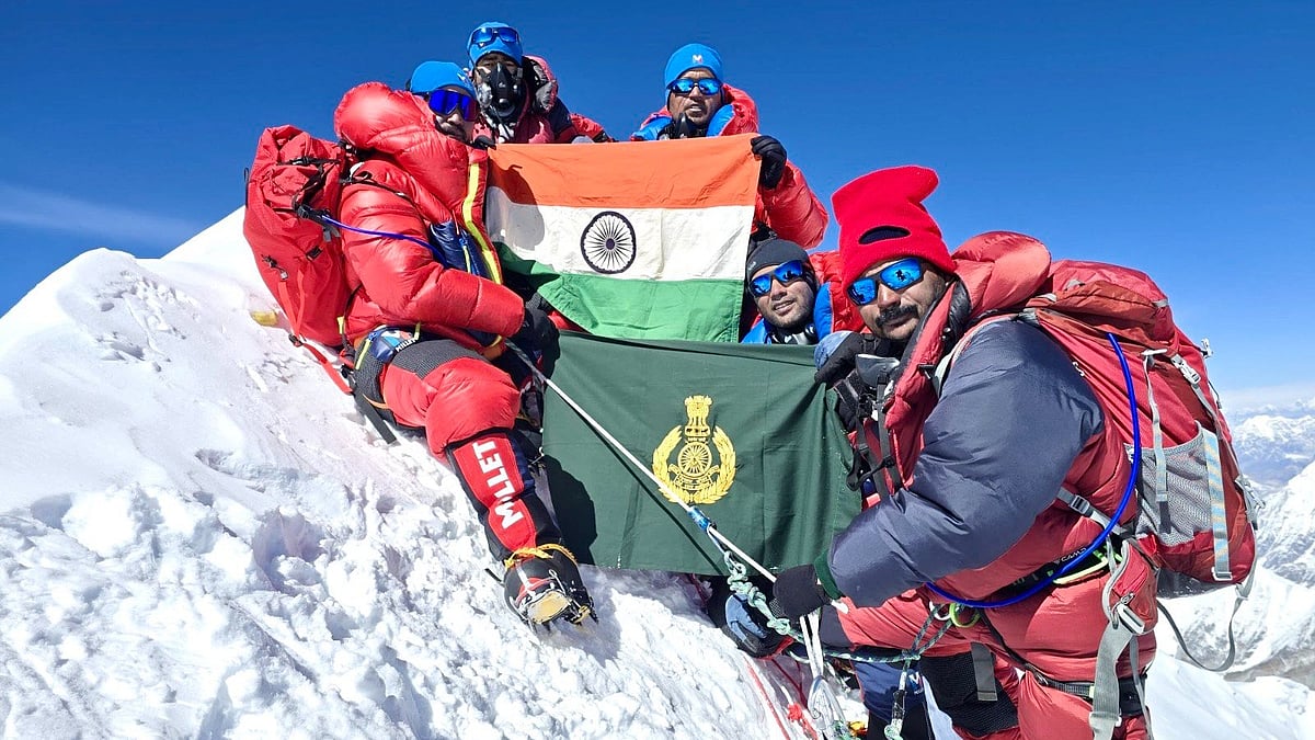 ಐದನೇ ಅತಿ ಎತ್ತರದ ಪರ್ವತ ಮೌಂಟ್ ಮಾಕಾಲು ಏರಿದ ITBP ಯೋಧರು: 150KG ಕಸ ಸಂಗ್ರಹ