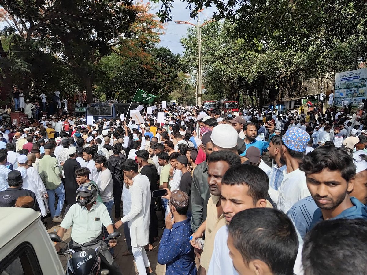 ಬೆಳಗಾವಿ: ಕುರಾನ್‌ ದಹನ ಖಂಡಿಸಿ ಬೃಹತ್‌ ಪ್ರತಿಭಟನೆ; ಅಂಗಡಿ, ಮುಂಗಟ್ಟು ಬಂದ್‌