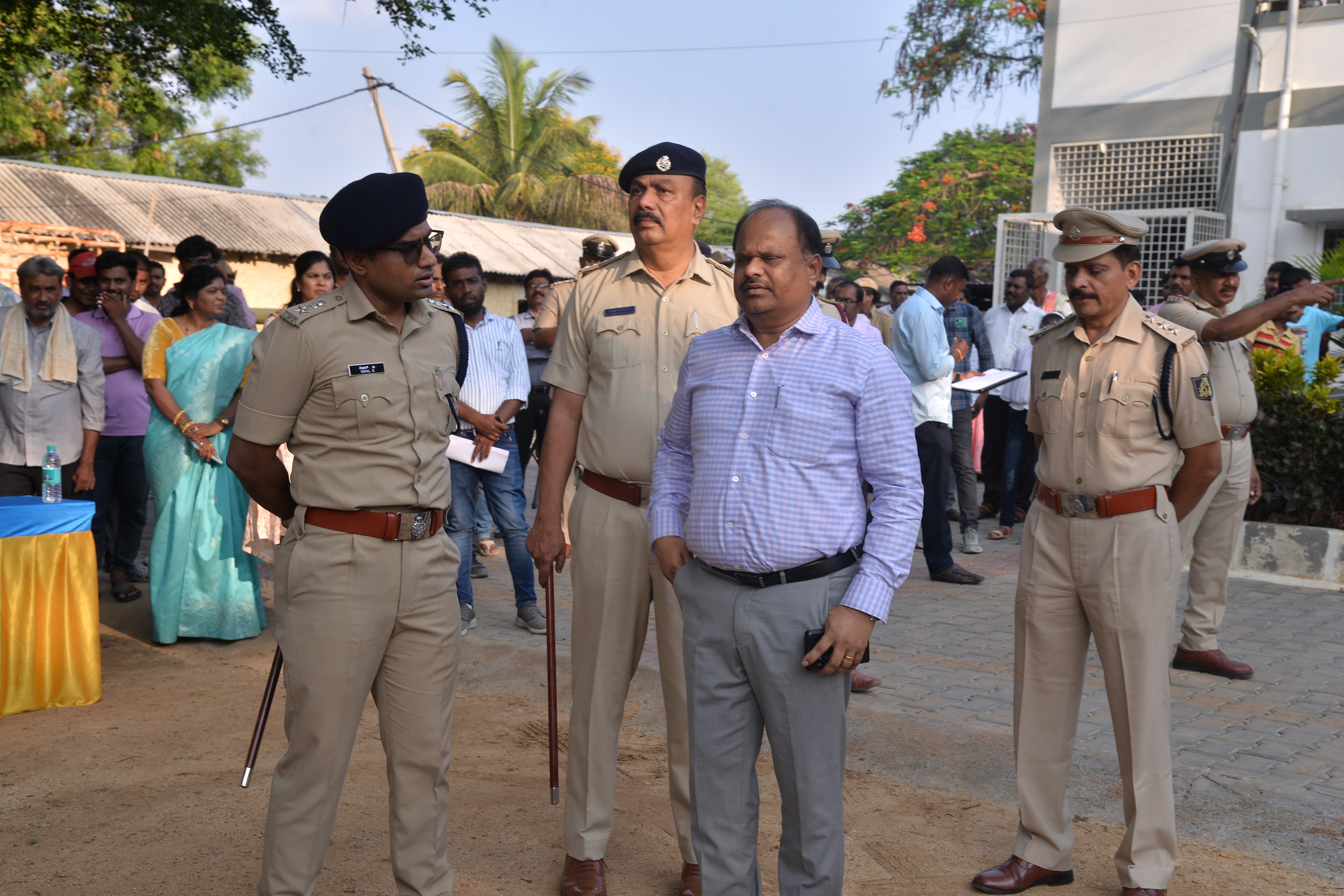ಅಣುಕು ಕಾರ್ಯಾಚರಣೆಯು ಜಿಲ್ಲಾಧಿಕಾರಿ ಎಂ.ಆರ್‌.ರವಿ ಜಿಲ್ಲಾ ಪೊಲೀಸ್‌ ವರಿಷ್ಠಾಧಿಕಾರಿ ನಿಖಿಲ್‌ ಬಿ. ಸಮ್ಮುಖದಲ್ಲಿ ನಡೆಯಿತು