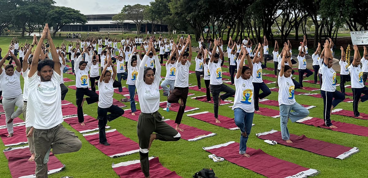 ದೇವನಹಳ್ಳಿ: ಪ್ರಕೃತಿ ಮಡಿಲಲ್ಲಿ ಹಸಿರು ಯೋಗಾಸನ

