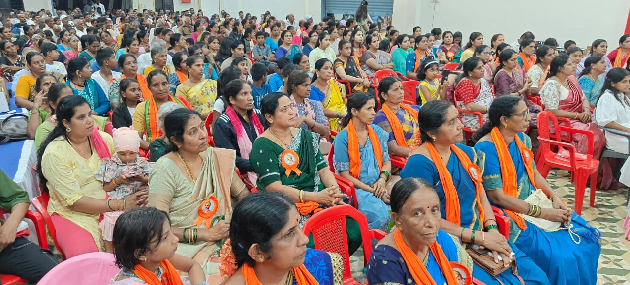 ಧಾರ್ಮಿಕ ಸಭೆಯಲ್ಲಿ ಪಾಲ್ಗೊಂಡಿದ್ದ ಜನ