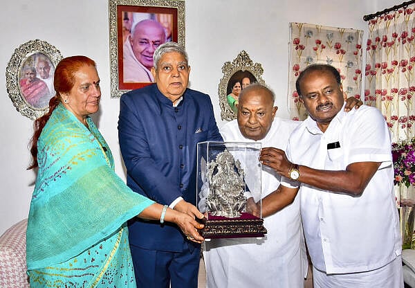 ‘ನಿಮ್ಮ ಹೃದಯ ಹಾಗೂ ಮನಸ್ಸಿನಲ್ಲಿಯೂ ರೈತರಿದ್ದಾರೆ’: ದೇವೇಗೌಡರ ಹೊಗಳಿದ ಧನಕರ್