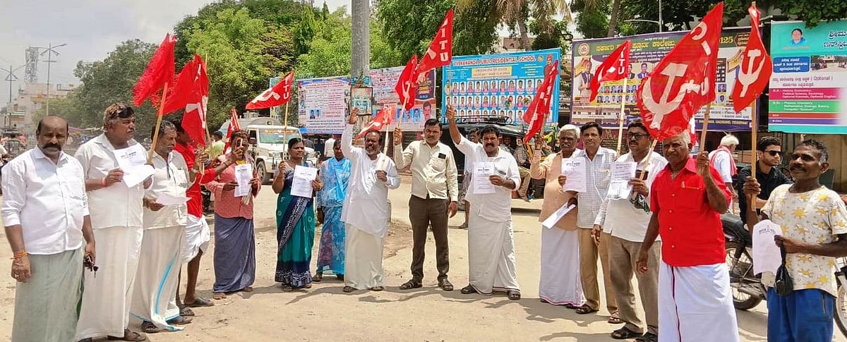 ಸಿರುಗುಪ್ಪ: ಕೇಂದ್ರ ಕಾರ್ಮಿಕ ನೀತಿ ವಿರೋಧಿಸಿ ಪ್ರತಿಭಟನೆ