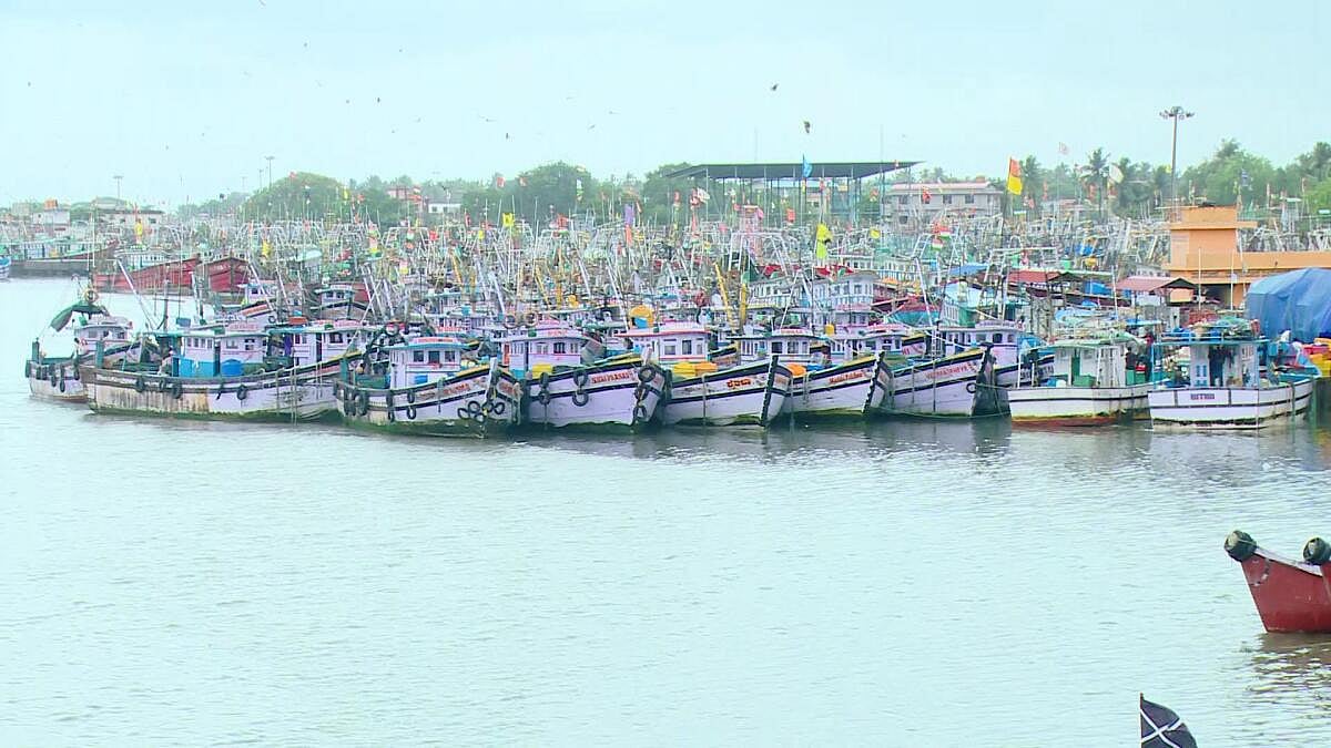 ಉಡುಪಿ | ಹವಾಮಾನ ವೈಪರೀತ್ಯ: ಅವಧಿಗೆ ಮುನ್ನವೇ ದೋಣಿಗಳು ದಡಕ್ಕೆ