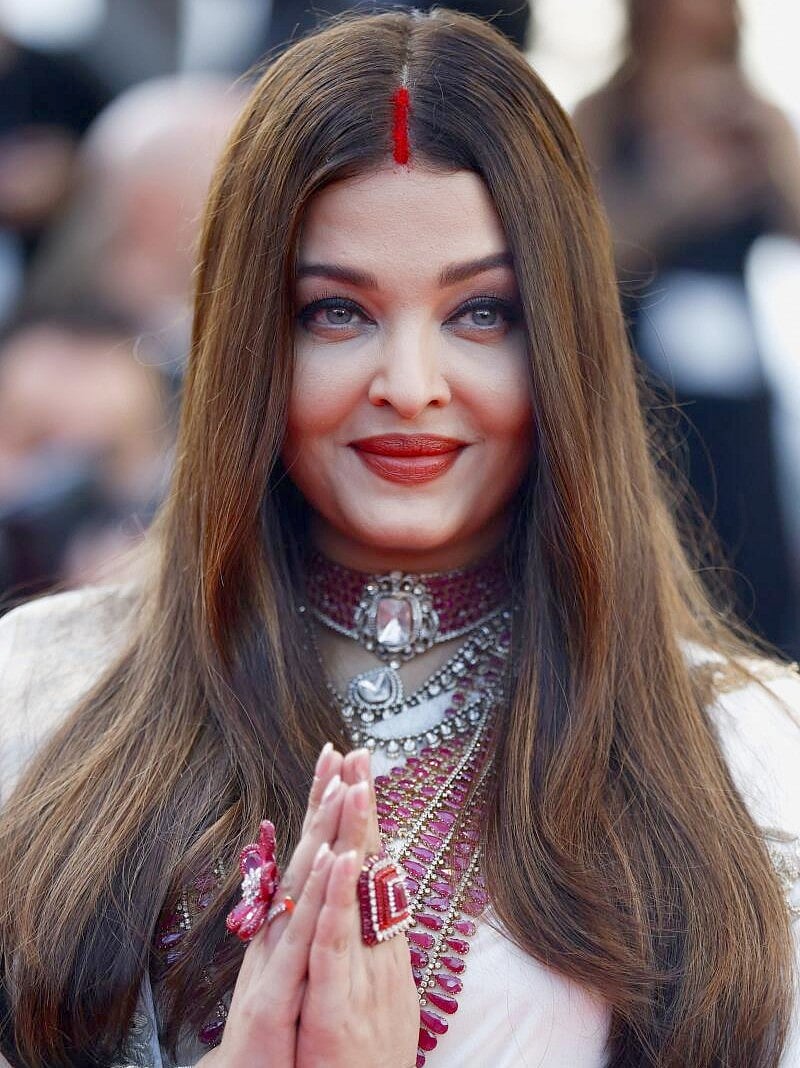 ಕಾನ್ ಚಿತ್ರೋತ್ಸವದಲ್ಲಿ ಹಣೆಗೆ ‘ಸಿಂಧೂರ’ ಇಟ್ಟುಕೊಂಡು ಮಿಂಚಿದ ನಟಿ ಐಶ್ವರ್ಯಾ ರೈ